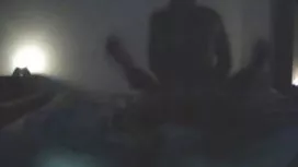 非常强大！父亲强奸他的小女儿在屁股