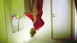 父亲没有发现他的女儿在他面前他妈的