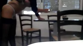 非常放荡的学生在性爱中发起了她的年轻男友