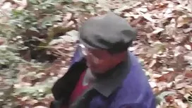 他欺骗他的母亲让他抽搐，乱搞她