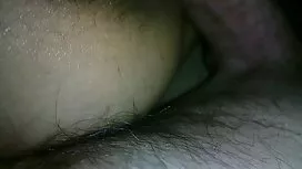 老破旧的男人使用伟哥来操一个年轻女孩