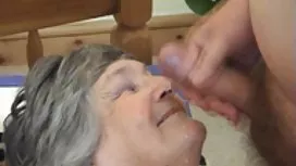 记录她的室友自慰的荡妇敲诈她